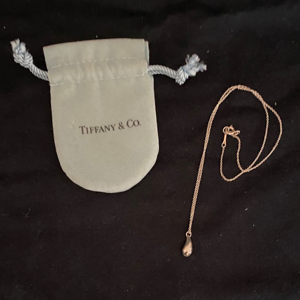 Tiffany & Co. Silver Teardrop Pendant Necklace with Pouch